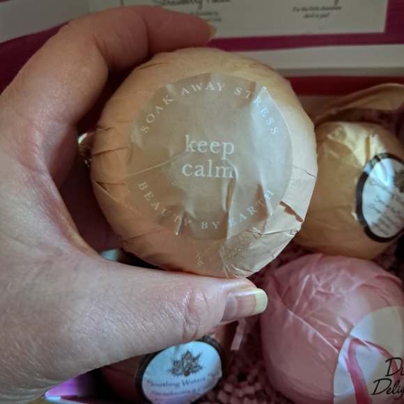 Mixed Large & XL Chocolate, Fruit, Floral Luscious Limited Edition Bath Bombs - Picture 11 of 16